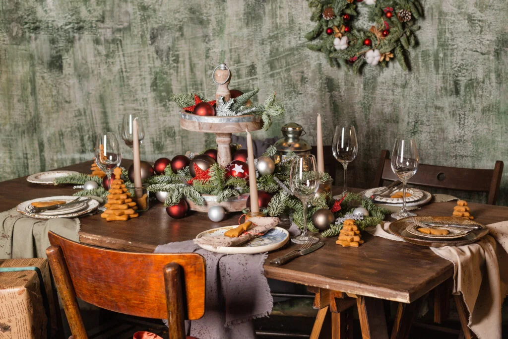 How To Decorate A Dining Room Table For Christmas In 10 Steps