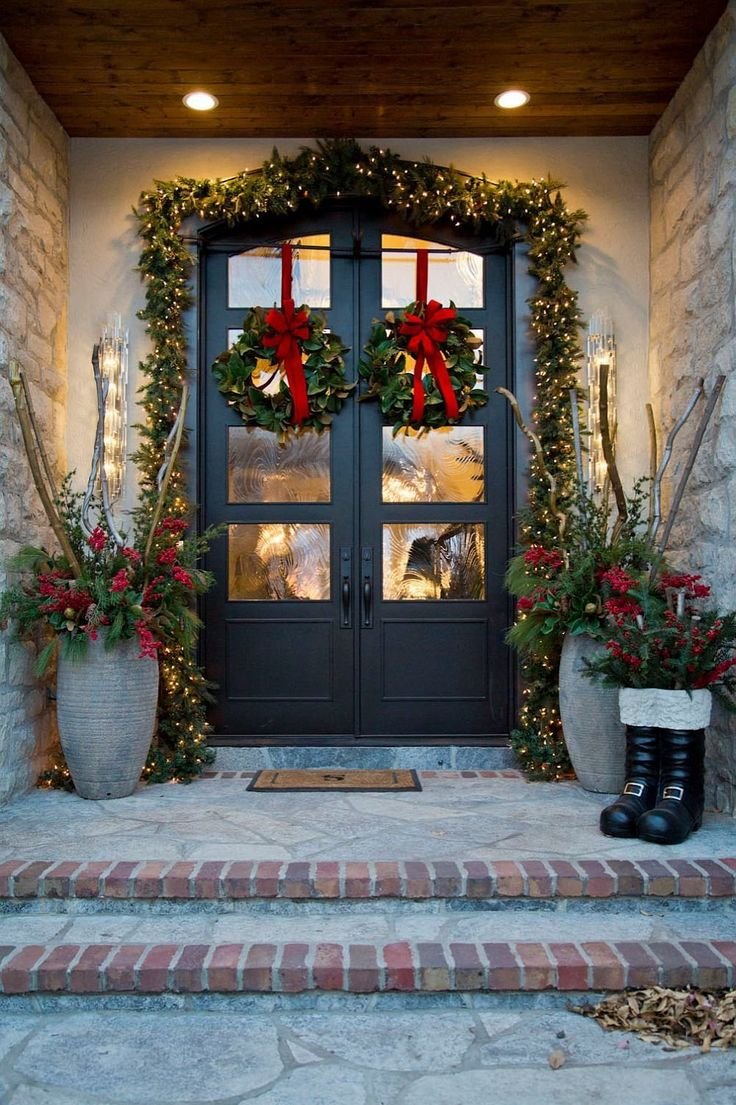 10 Beautiful Front Porch Christmas Decorating Ideas