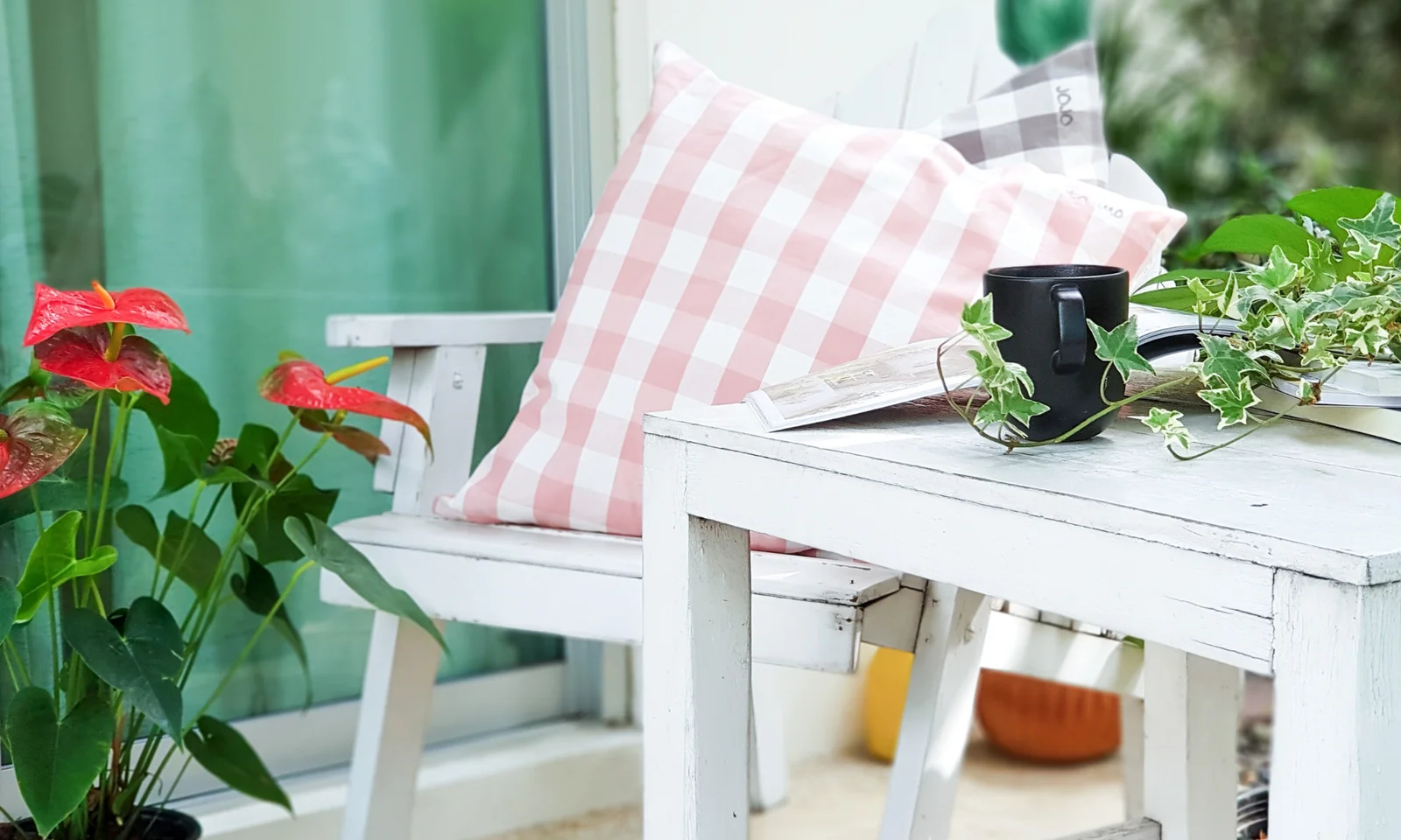 Pastel color porch decor and Outdoor seating ideas for spring with Floral front porch arrangements.