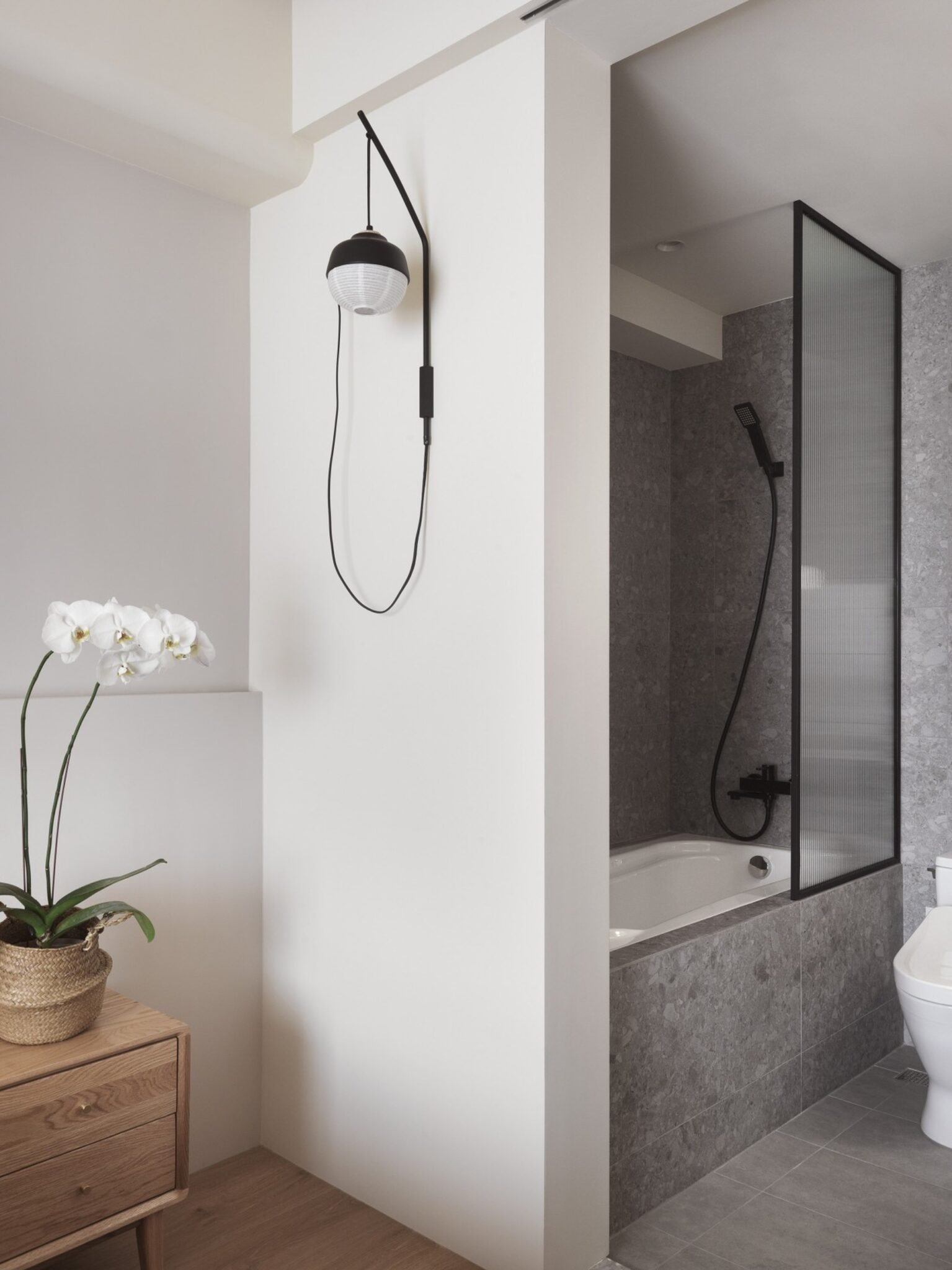 Image showcasing 30+ Minimalist Bathroom Decor Ideas For a Beautiful Space
